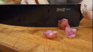 【餡料】3.金字土香腸、香菇切小丁。