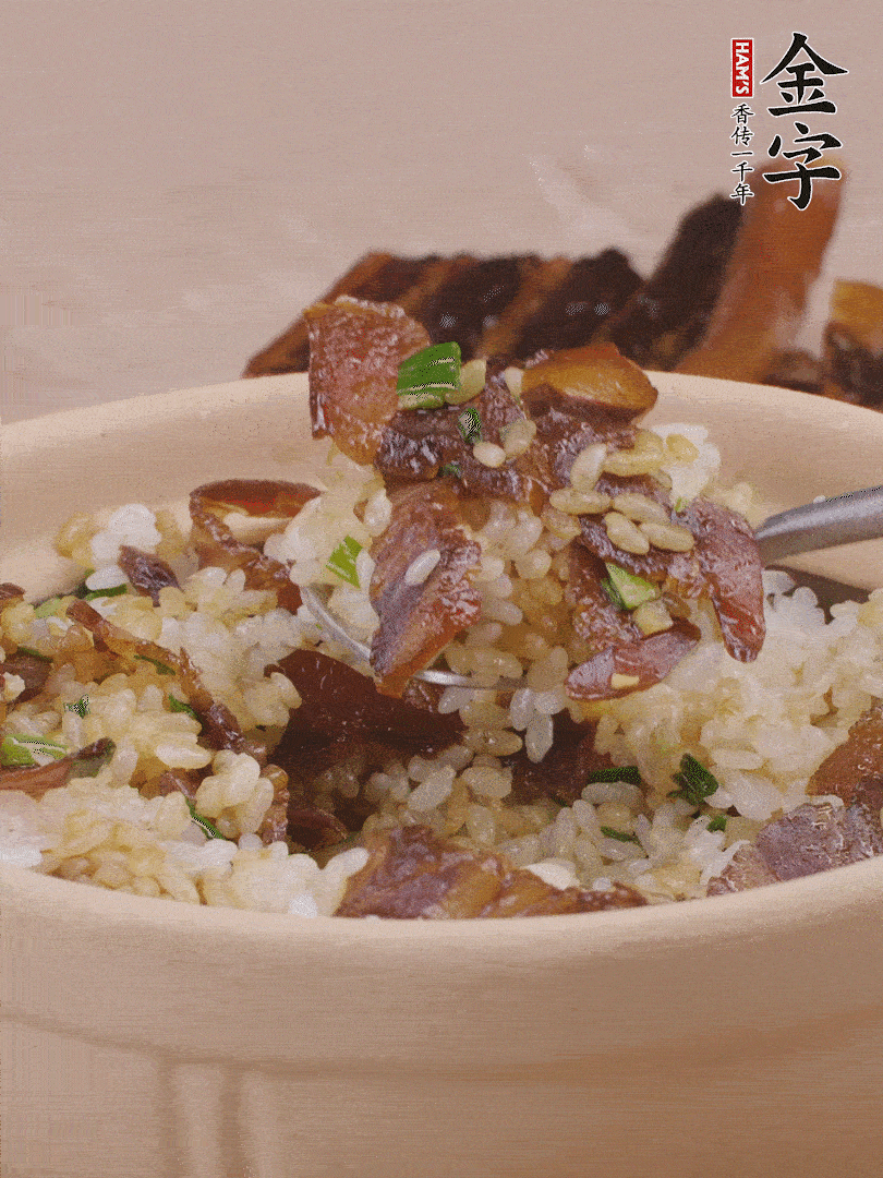 揭蓋后撒點蔥花裝飾，趁熱拌勻。