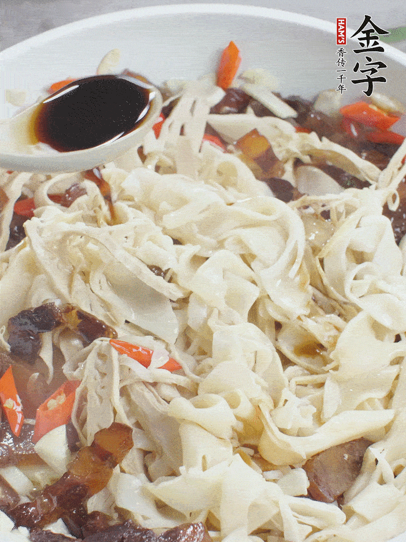 下糯米筍，淋一點生抽、蠔油調(diào)味。