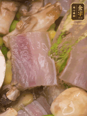 開蓋，放入河蝦繼續燜煮5分鐘