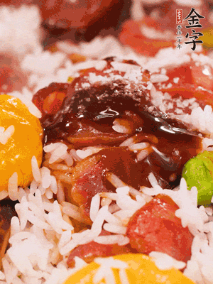 調醬汁，把蠔油：生抽：老抽：香油按1:2:1:0.5的比例。