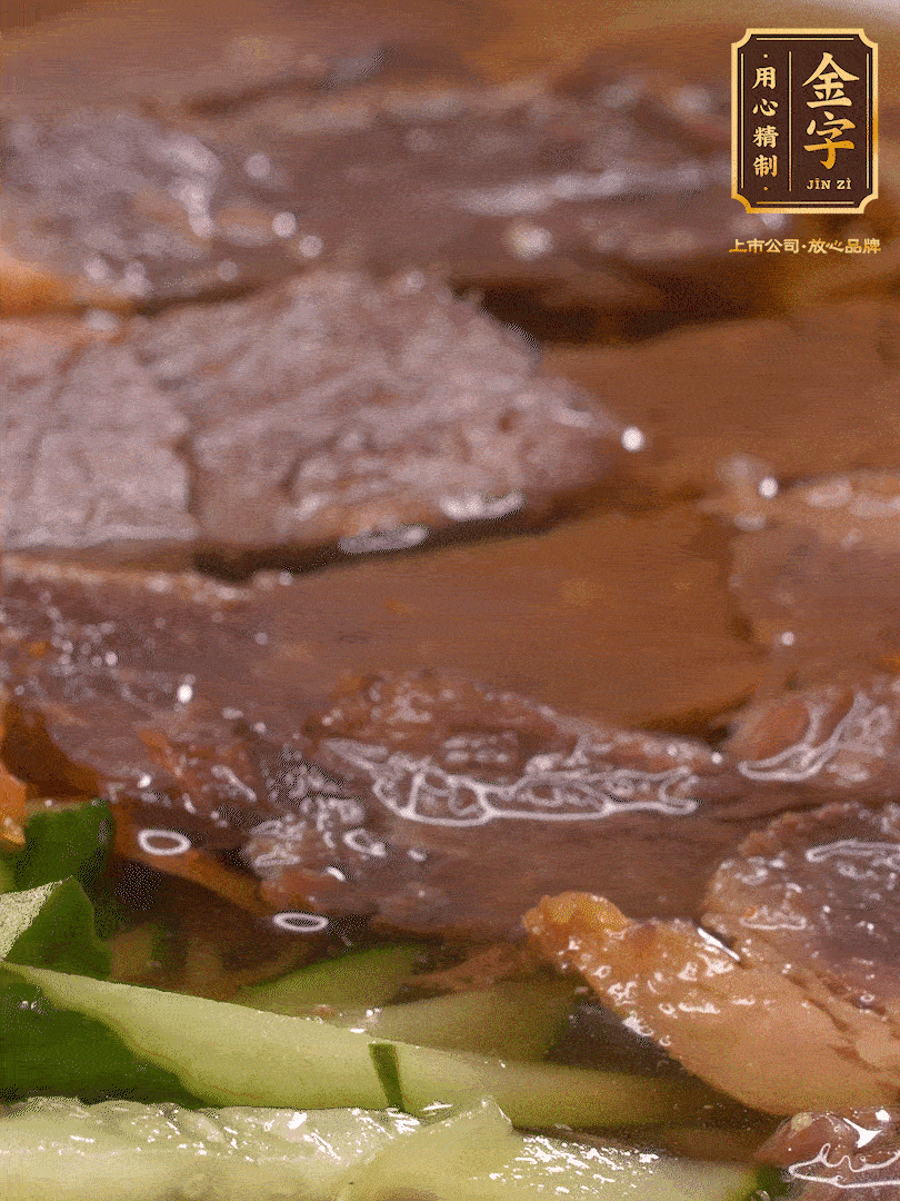 養麥冷面，涼水中清洗浸泡5分鐘，沸水中煮3分鐘，涼水漂洗沖涼